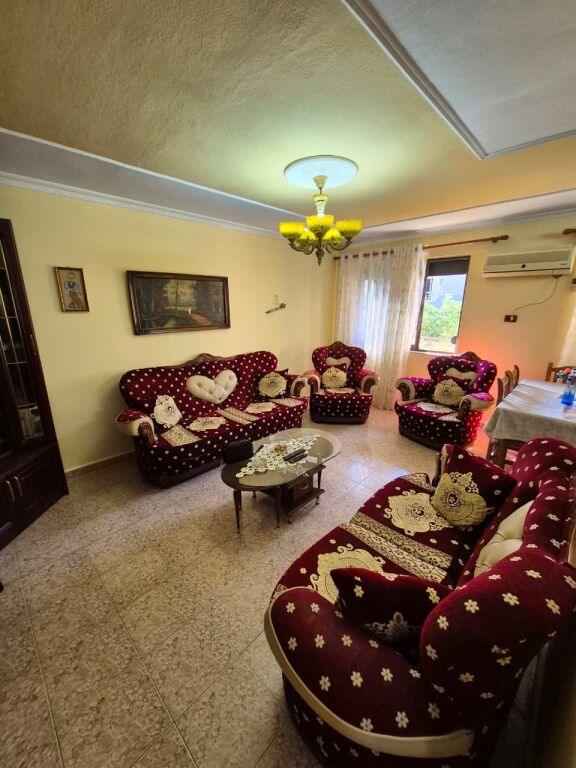 Apartament 2+1 me qera në Ali Demi, Tiranë, 95 m². Foto 2 nga 3