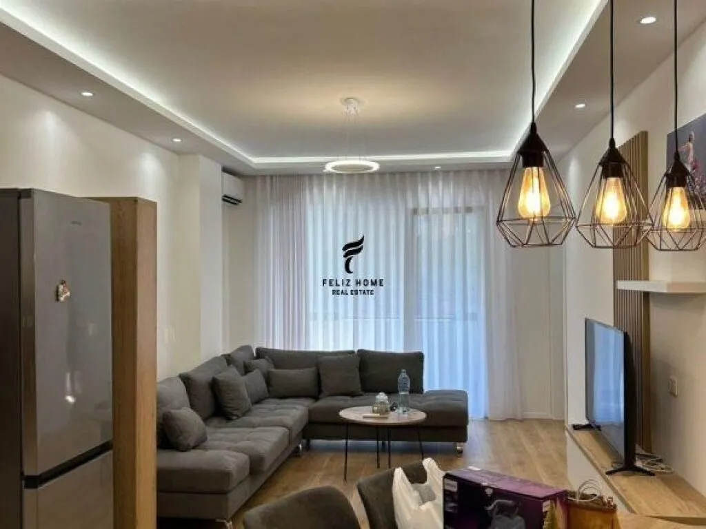 Appartamento 1+1 in affitto a Xhamia e Tabakeve, Tirana, 70 m². Foto 1 di 4