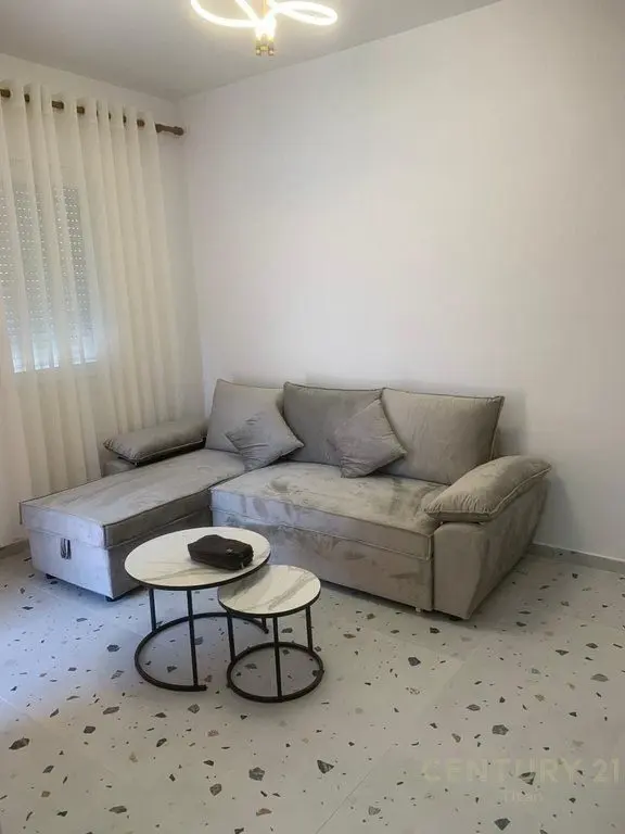 Apartament 1+1 me qera në Rruga 5 Maji, Tiranë, 60 m²