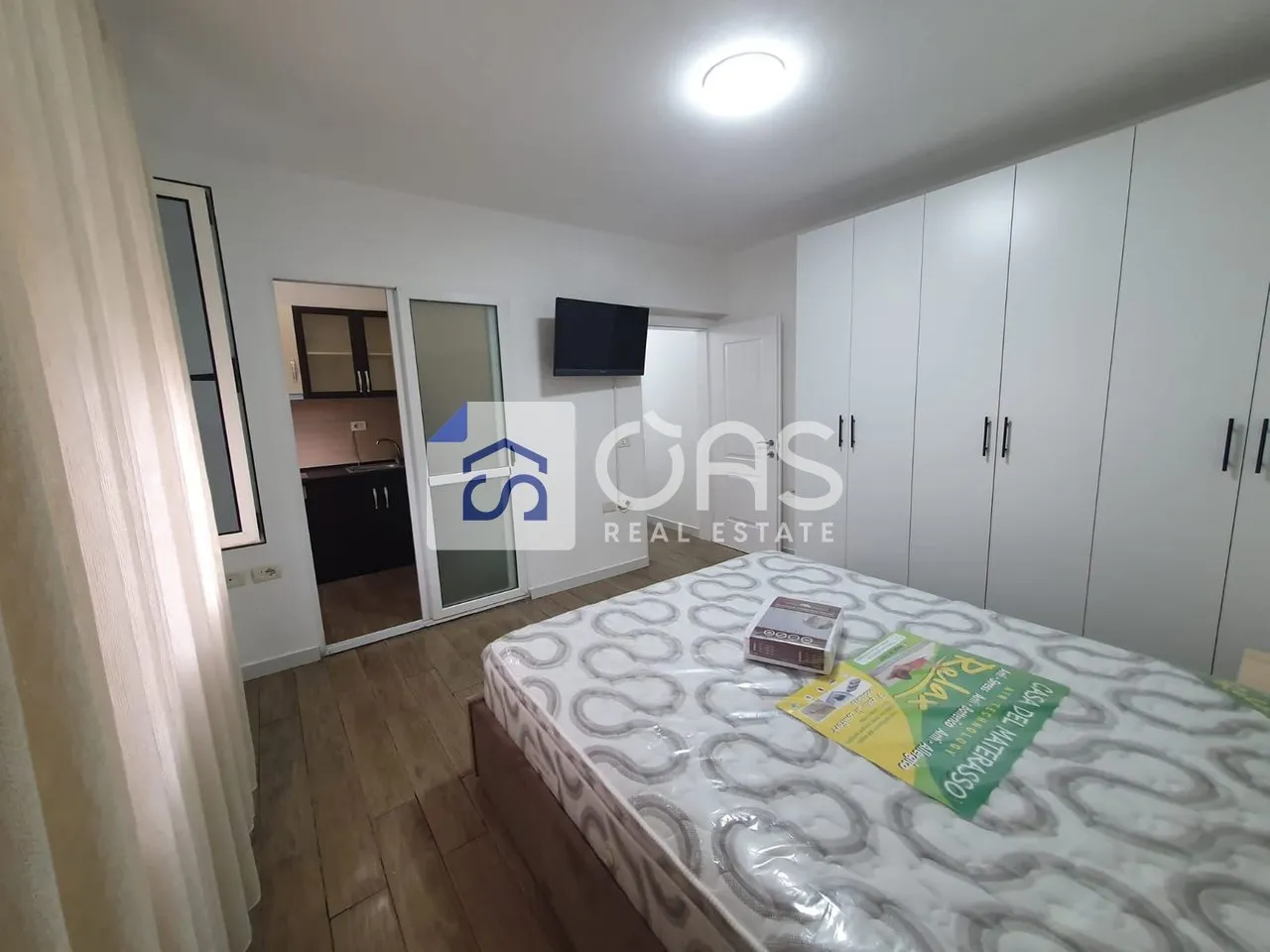 Monolocale in affitto a 21 Dhjetori, Tirana, 40 m². Foto 1 di 3