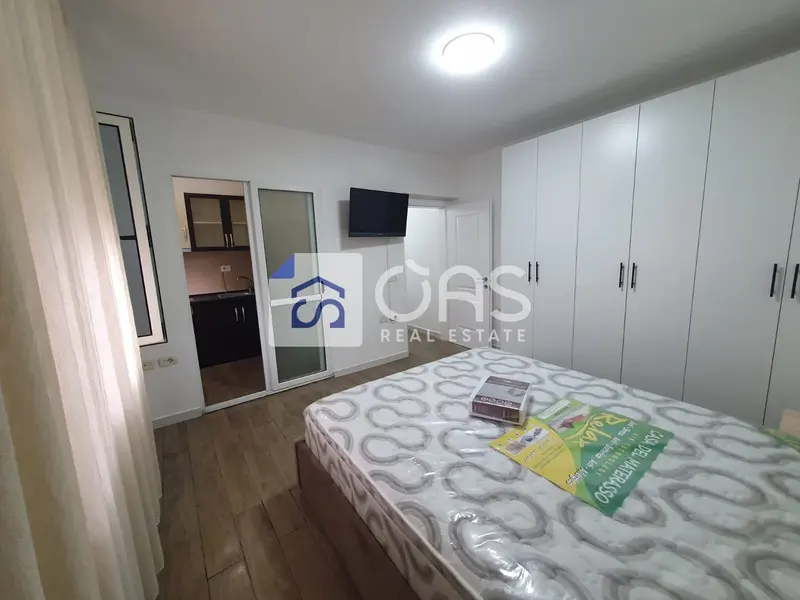 Studio for rent in 21 Dhjetori, Tirana, 40 m²