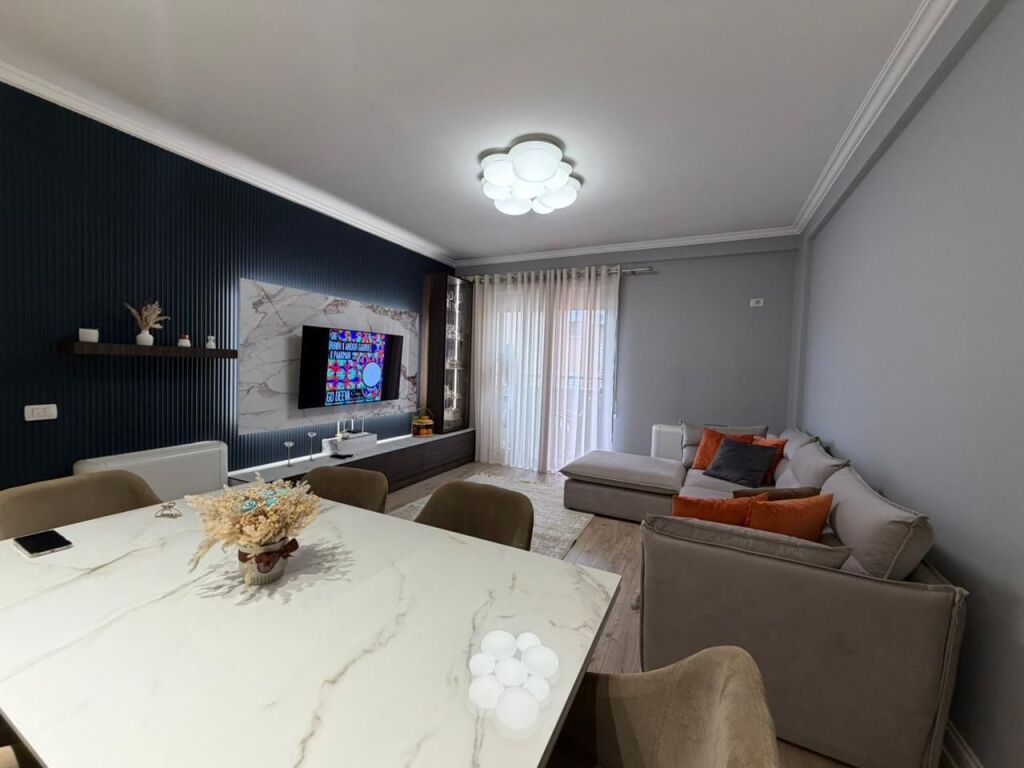 Appartamento 1+1 in affitto a Liqeni i Thatë, Tirana, 70 m². Foto 1 di 3