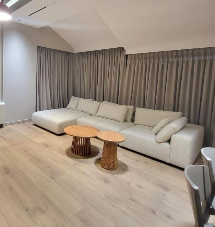 Dupleks 3+1 me qera në Kodra e Diellit, Tiranë, 180 m². Foto 1 nga 3