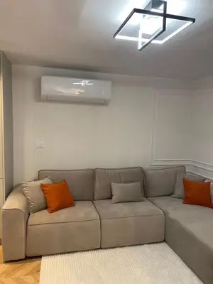Vilë 2+1 me qera në Tregu Elektrik, Tiranë, 100 m². Foto 1 nga 11