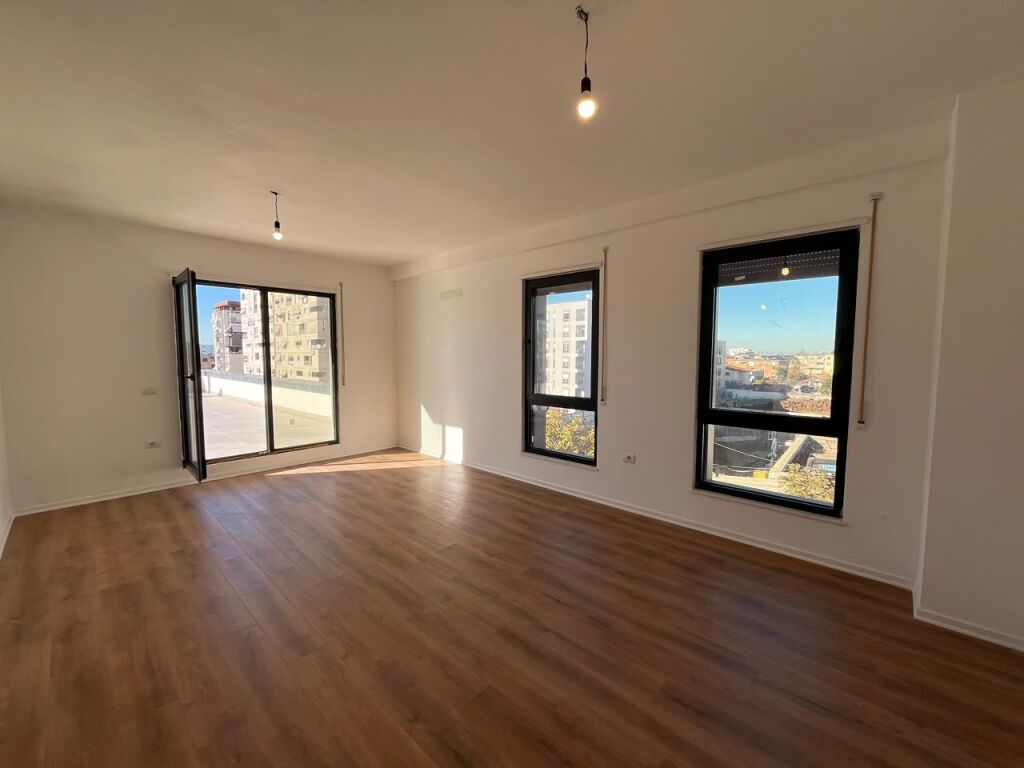 Apartment 2+1 for rent in Porcelan, Tirana, 100 m². Photo 2 of 3
