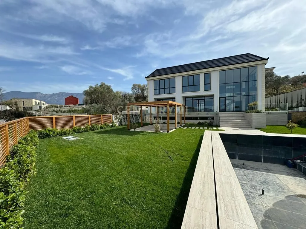 Villa for rent in Rolling Hills Luxury Residences, Tirana, 600 m². Photo 1 of 12
