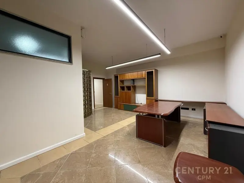 Ufficio in affitto a Rruga Papa Gjon Pali II, Tirana, 200 m²