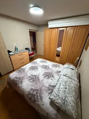 Appartamento 1+1 in affitto a Kombinat, Tirana, 60 m². Foto 3 di 6