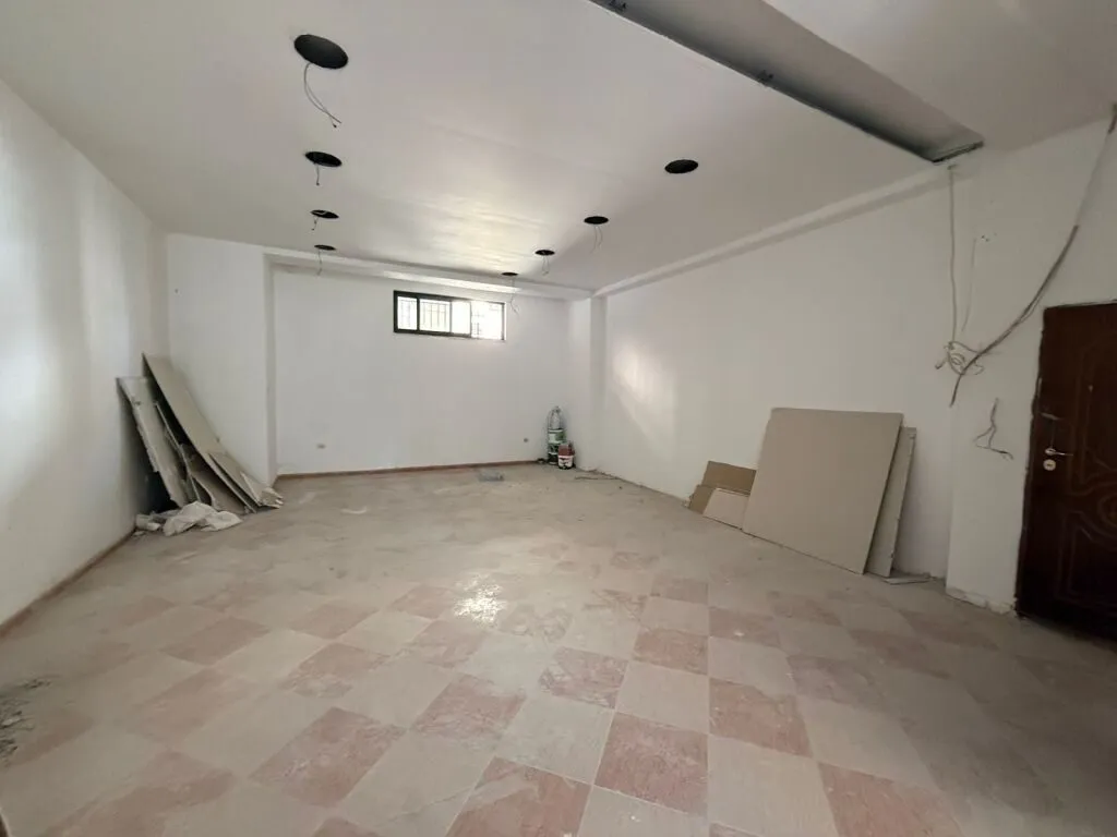 Ambient biznesi me qera në Ministria e Jashtme, Tiranë, 300 m². Foto 1 nga 9