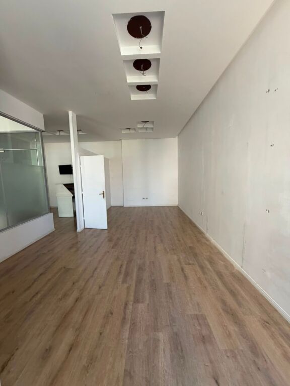 Zyrë me qera në Komuna e Parisit, Tiranë, 75 m². Foto 2 nga 3