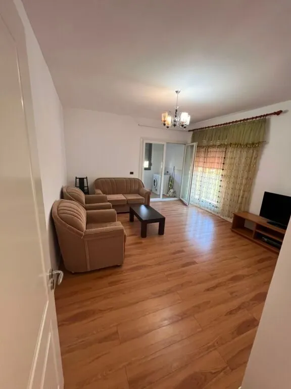 Apartament 3+1 me qera në Rruga Aleksander Goga, Durrës, 120 m². Foto 1 nga 9