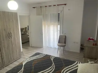 Apartament 1+1 me qera në Rruga Haxhi Hysen Dalliu, Tiranë, 70 m². Foto 3 nga 6