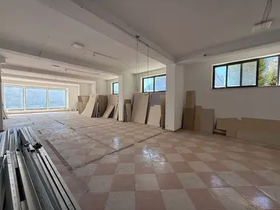 Ambient biznesi me qera në Ministria e Jashtme, Tiranë, 300 m². Foto 6 nga 9