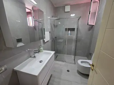 Appartamento 2+1 in affitto a Xhamia e Tabakeve, Tirana, 100 m². Foto 6 di 8