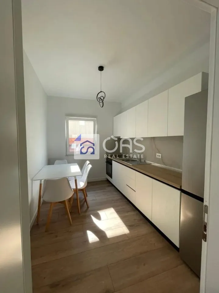 Appartamento 1+1 in affitto a Rruga Deshmoret e Fekenit, Tirana, 60 m². Foto 1 di 8