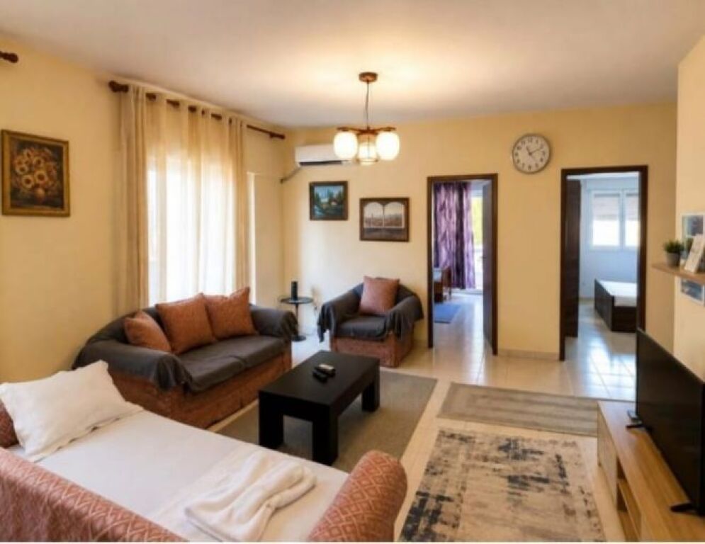 Apartament 2+1 me qera në Komuna e Parisit, Tiranë, 96 m². Foto 2 nga 3