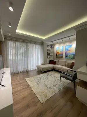 Apartament 2+1 me qera në Xhamlliku, Tiranë, 83 m². Foto 1 nga 7