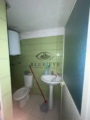 Locale commerciale in affitto ad Ish-URT, Durazzo, 75 m². Foto 2 di 3