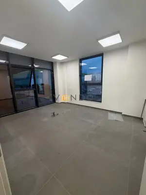 Locale commerciale in affitto ad Univers City, Tirana, 139 m². Foto 5 di 9