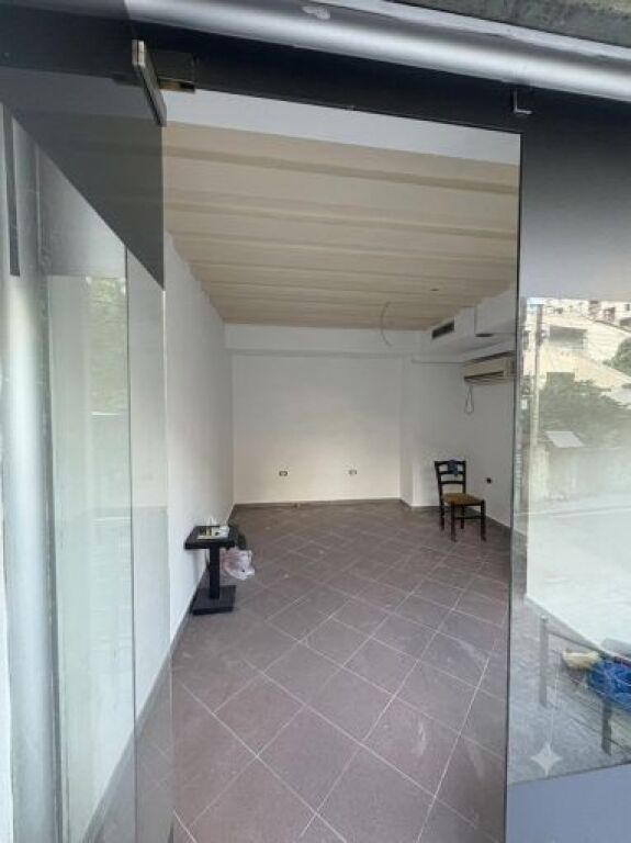 Ambient biznesi me qera në Myslym Shyri, Tiranë, 20 m². Foto 2 nga 3