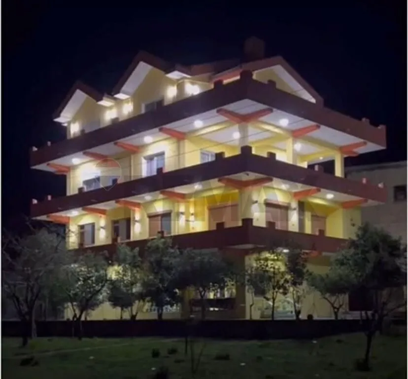 Villa in affitto a Tufinë, Tirana, 793 m². Foto 1 di 3