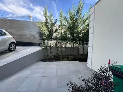 Vilë me qera në Sauk i Vjetër, Tiranë, 240 m². Foto 1 nga 12