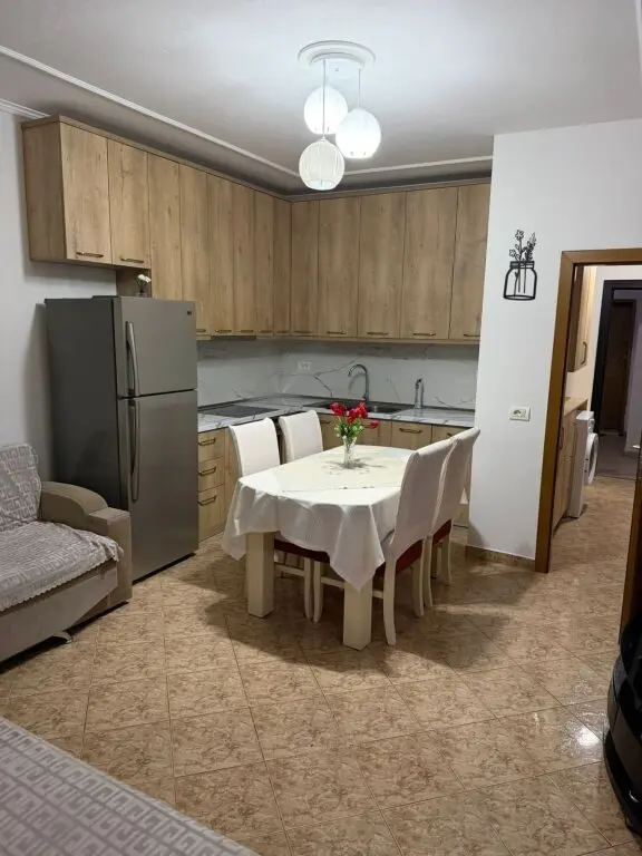 Apartament 3+1 me qera në Universiteti i Mjekësisë, Tiranë, 100 m²
