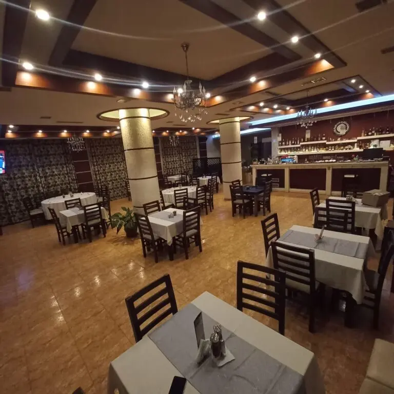 Locale in affitto a Porcelan, Tirana, 650 m²