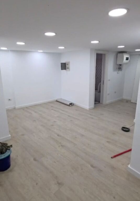 Locale commerciale in affitto a Komuna e Parisit, Tirana, 100 m². Foto 2 di 3