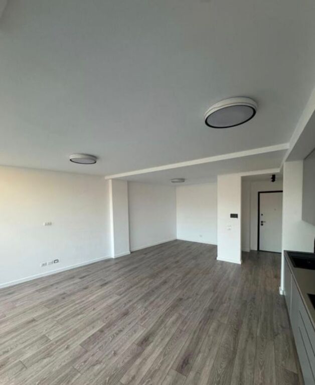 Office for rent in Lake View Residences, Tirana, 90 m². Photo 3 of 3