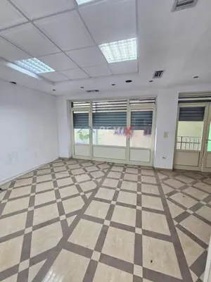 Locale commerciale in affitto a Rruga Kristaq Boshnjaku, Durazzo, 200 m². Foto 5 di 9