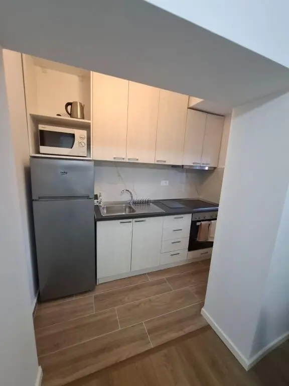 Apartament 1+1 me qera në Restorant Durrësi, Tiranë, 60 m²