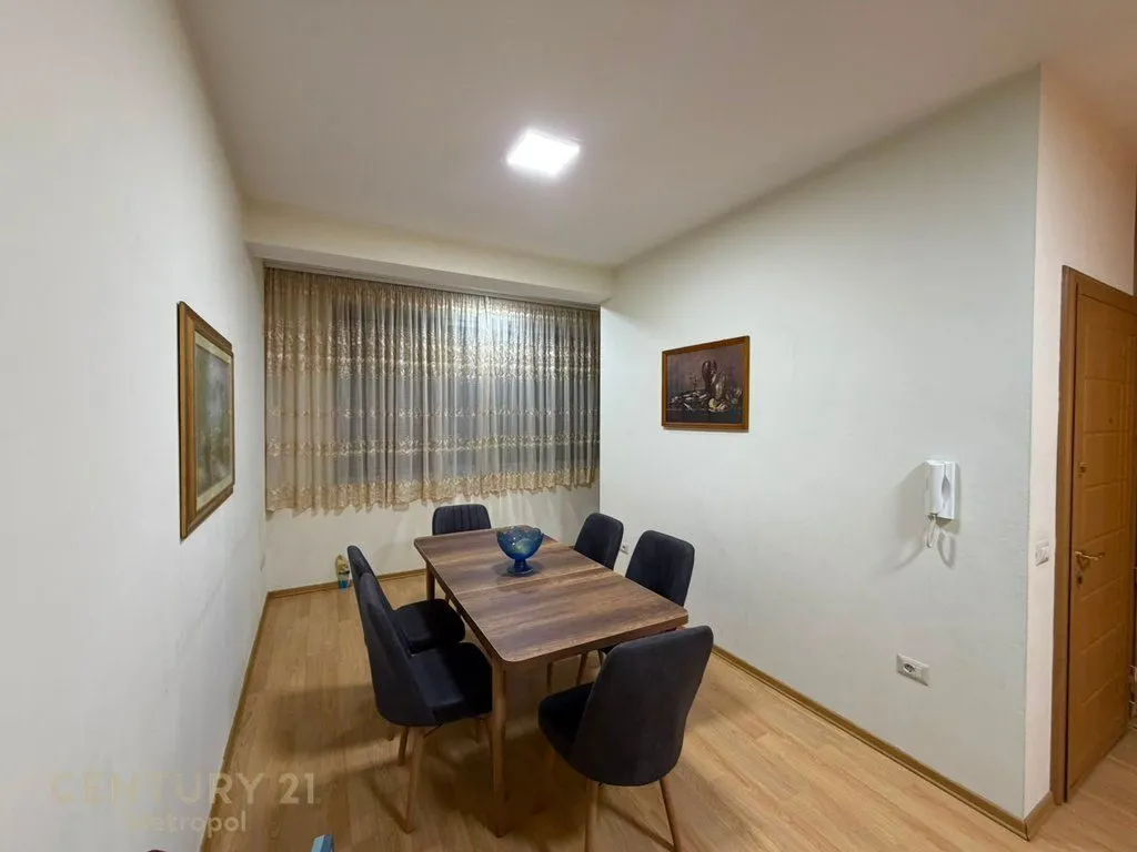 Apartament me qera në 21 Dhjetori, Tiranë, 170 m². Foto 1 nga 10