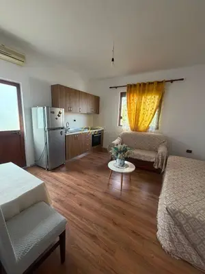 Appartamento 1+1 in affitto a Babrru, Kamza, 70 m². Foto 1 di 3