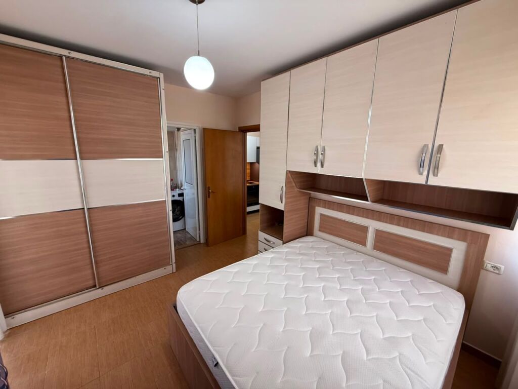 Apartment 1+1 for rent in Rruga Dritan Hoxha, Tirana, 80 m². Photo 3 of 3