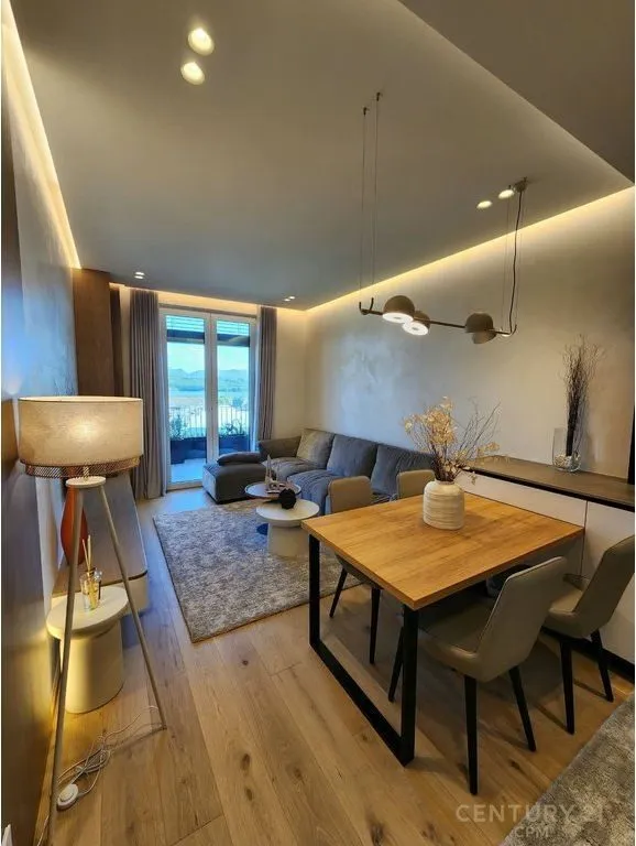 Apartment 1+1 for rent in Kompleksi Dinamo, Tirana, 70 m². Photo 1 of 12