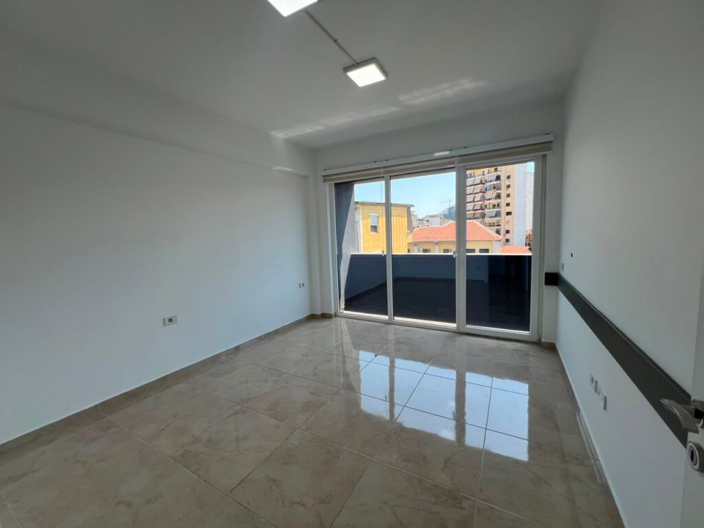 Zyrë me qera në Rruga e Durrësit, Tiranë, 130 m². Foto 3 nga 3