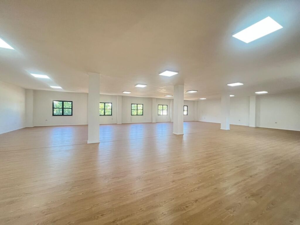 Office for rent in Rruga Dritan Hoxha, Tirana, 390 m². Photo 3 of 3