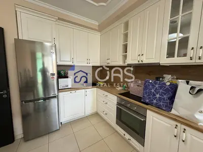 Apartament 2+1 me qera në Komuna e Parisit, Tiranë, 90 m². Foto 2 nga 6
