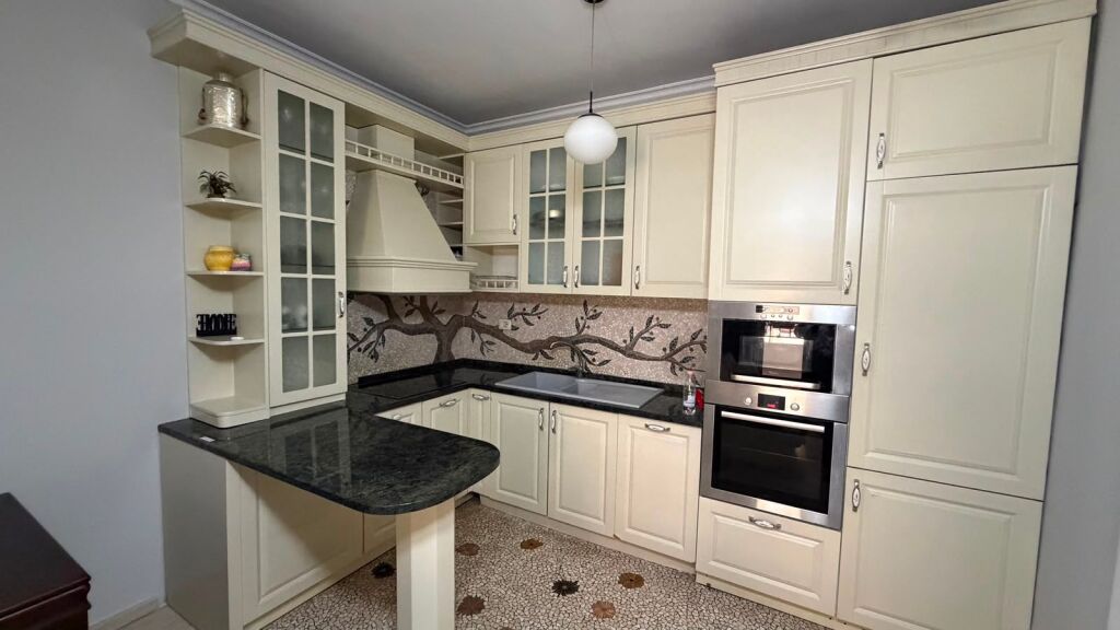 Apartament 1+1 me qera në Komuna e Parisit, Tiranë, 70 m². Foto 1 nga 3