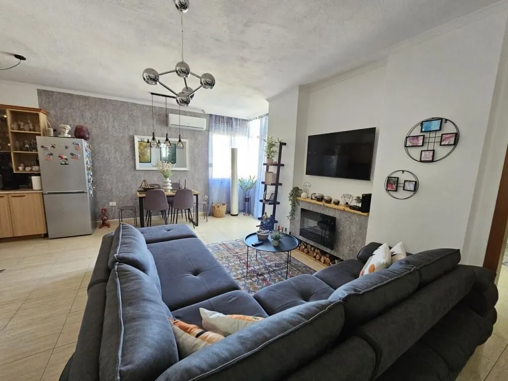 Apartament 1+1 me qera në Rruga e Bogdanëve, Tiranë, 86 m². Foto 1 nga 8