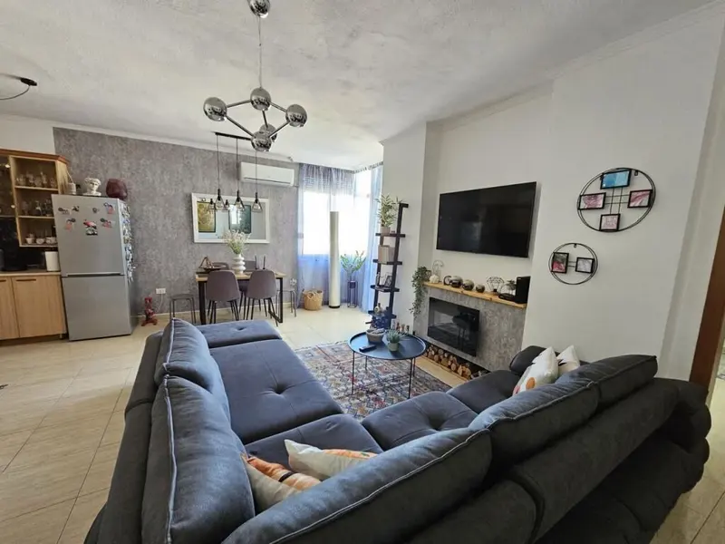 Apartament 1+1 me qera në Rruga e Bogdanëve, Tiranë, 86 m²