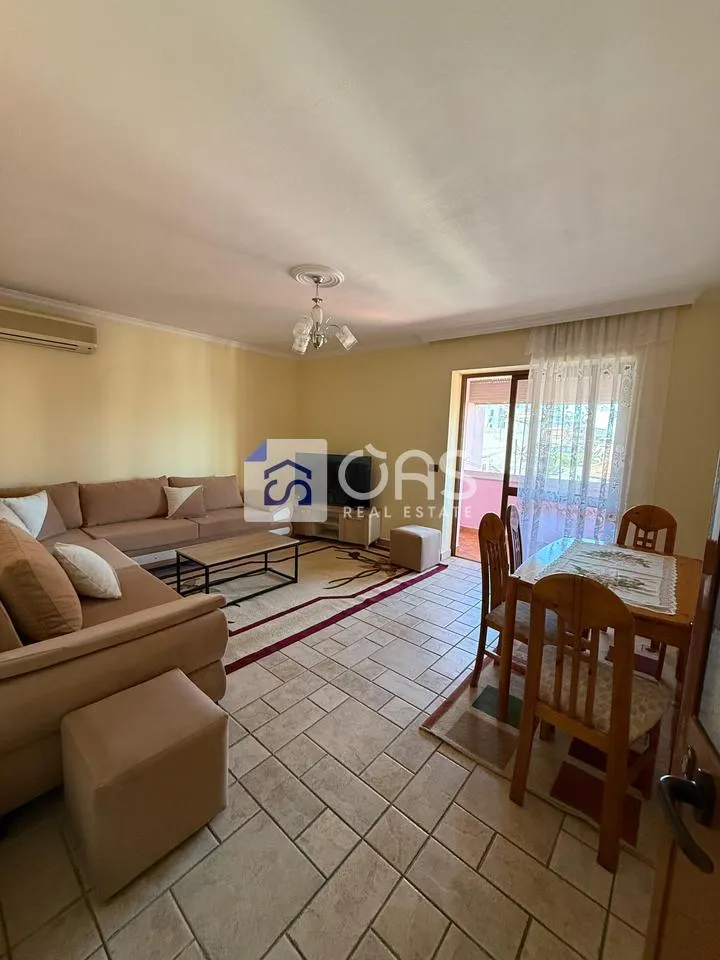 Apartament 3+1 me qera në Xhamlliku, Tiranë, 85 m². Foto 1 nga 5
