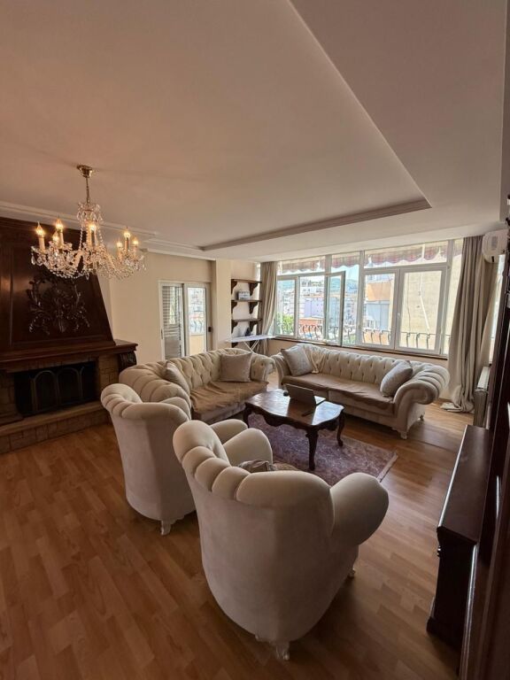 Apartament 2+1 me qera në Sheshi Willson, Tiranë, 120 m²
