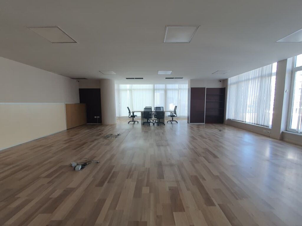 Zyrë me qera në Liqeni i Tiranës, Tiranë, 260 m²