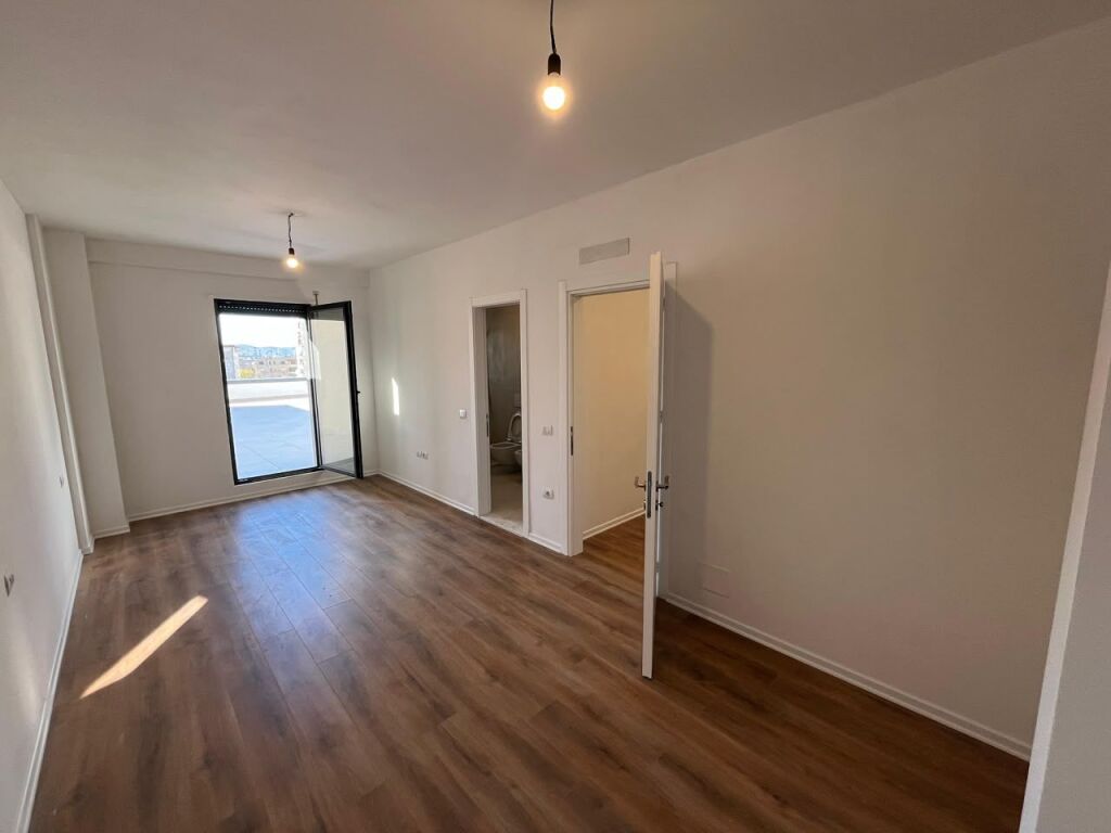Apartment 2+1 for rent in Porcelan, Tirana, 100 m². Photo 1 of 3