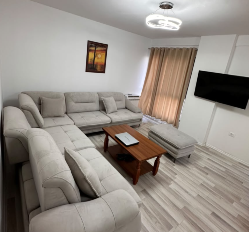 Apartment 2+1 for rent in Rruga 5 Maji, Tirana, 90 m². Photo 1 of 3