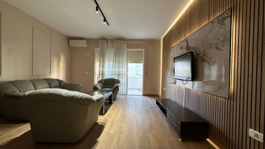 Apartament 1+1 me qera në Liqeni i Thatë, Tiranë, 65 m². Foto 1 nga 3