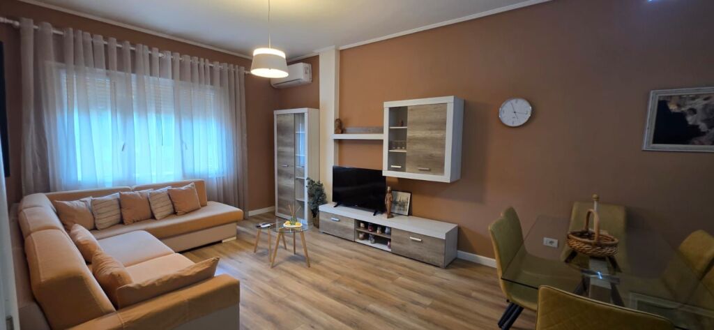 Appartamento 2+1 in affitto a Liqeni artificial, Tirana, 80 m². Foto 1 di 3