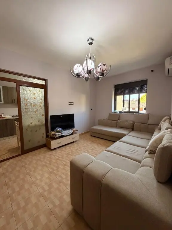 Appartamento 1+1 in affitto a Çezma e Ferrës, Durazzo, 60 m²